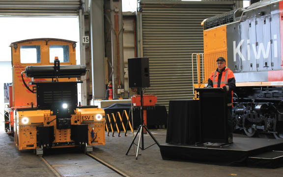 KiwiRails's new electric shunt and acting CEO David Gordon