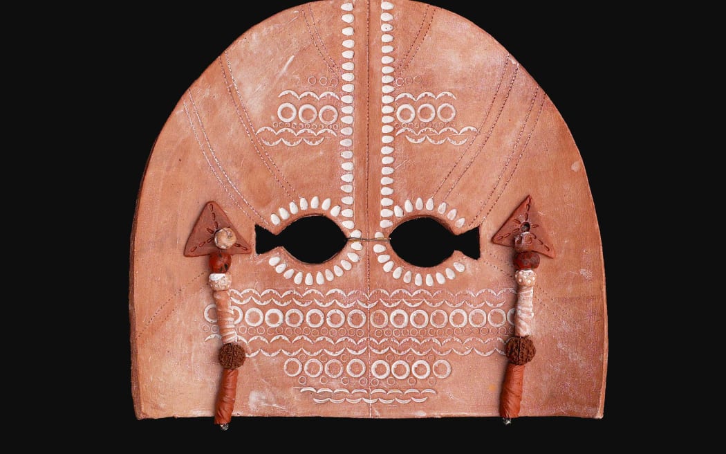 Colleen Waata Urlich, Lapita mask, Tangaroa series, 2003, private collection, photo by Norm Heke.