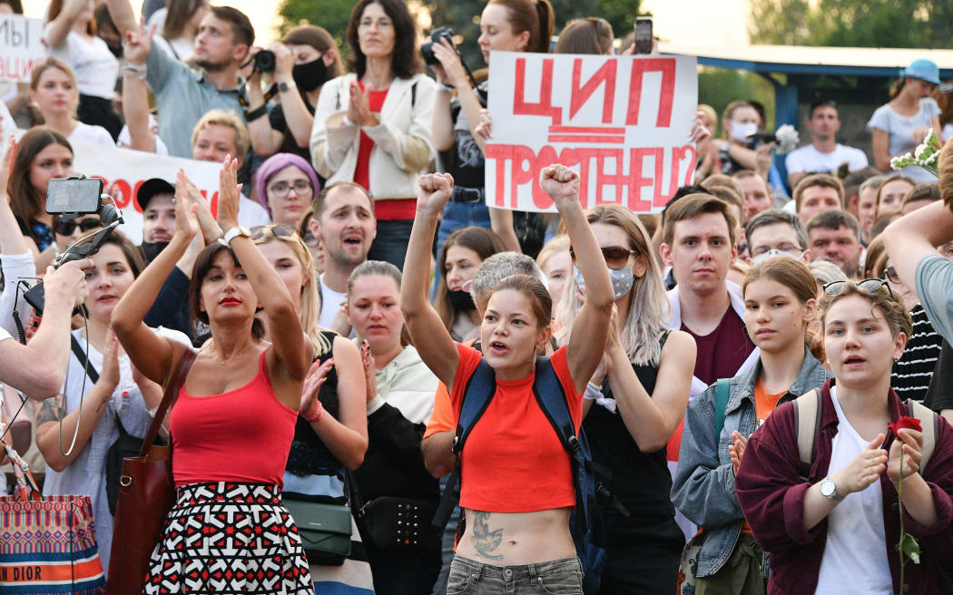 6309204 15.08.2020 People take part in a rally to protest against presidential election results and demand from state-run media objective reporting on the situation in the country, outside the building of Belarusian National State TV and Radio Company in Minsk, Belarus.