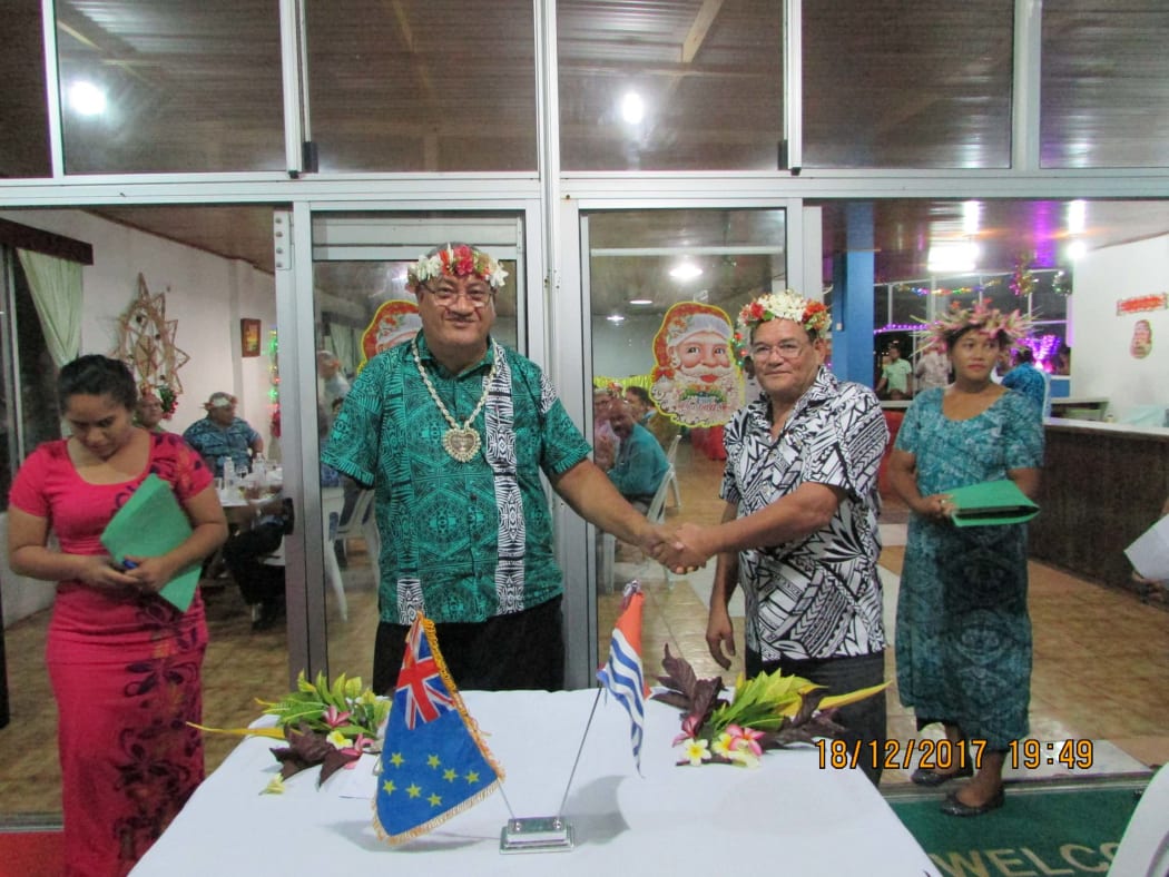 Tuvalu minister of communication, Monise Tuivaka La'afai and Kiribati minister of communication Willie Tokataake
