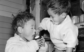 Ans Westra Ruatoria, 1963 (from 'Washday at the Pa') Archival pigment inks on Hahnemuhle paper 380 x 380 mm Courtesy of {Suite}