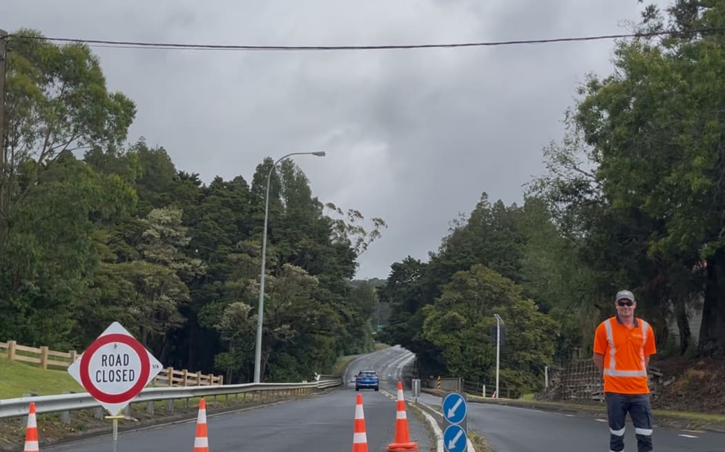 Part of State Highway 1 in Northland is closed following a serious crash. Police said the two-vehicle crash happened between Greenway and Mountain roads in Kaiwaka on Saturday morning.