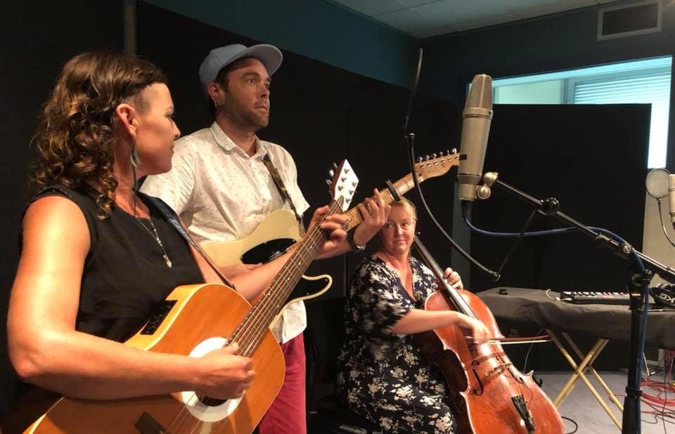 Holly Ewens and Andy Hummel (aka Rosy Tin Teaaddy) with cellist Janet Holborow in the RNZ studio