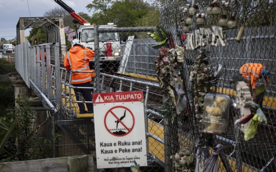 Workers on Ngāruawāhia Rail Bridge