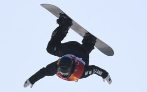 Zoi Sadowski Synnott competes in a run of the women's snowboard slopestyle final event at the Phoenix Park during the Pyeongchang 2018 Winter Olympic Games on February 12, 2018 in Pyeongchang. (Photo by FRANCOIS XAVIER MARIT / AFP)