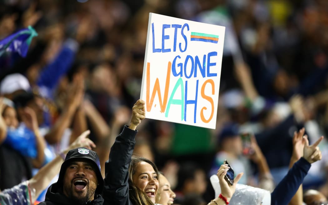 Warriors fans at Wests Tigers v NZ Warriors.