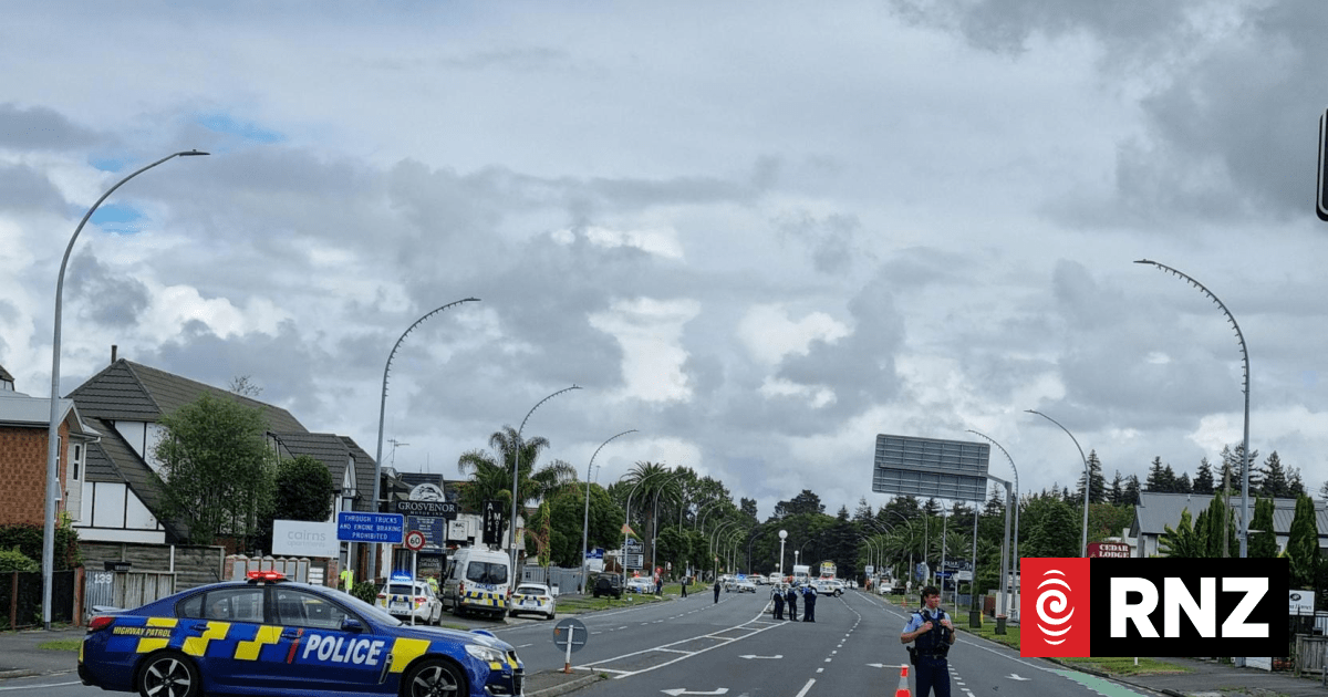 Hotel closed off, cordons in place as police respond to 'incident' in Hamilton