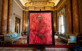 An official portrait of King Charles III, painted by artist Jonathan Yeo, is pictured during its unveiling, in the Blue Drawing Room at Buckingham Palace in London on May 14, 2024. The official portrait was commissioned in 2020 to celebrate the then Prince of Wales's 50 years as a member of The Drapers' Company in 2022. Artist Jonathan Yeo had four sittings with the King Charles III, beginning when he was Prince of Wales in June 2021 at Highgrove, and later at Clarence House. The last sitting took place in November 2023 at Clarence House. Yeo also worked from drawings and photography he took, allowing him to work on the portrait in his London studio between sittings. The canvas size - approximately 8.5 by 6.5 feet when framed - was carefully considered to fit within the architecture of Drapers' Hall and the context of the paintings it will eventually hang alongside. (Photo by Aaron Chown / POOL / AFP) / RESTRICTED TO EDITORIAL USE - MANDATORY MENTION OF THE ARTIST UPON PUBLICATION - TO ILLUSTRATE THE...