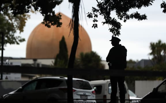 An armed policeman stands guard in front of the Masjid Al Noor Mosque in Christchurch on March 16, 2019. (Photo by MICHAEL BRADLEY / AFP)
