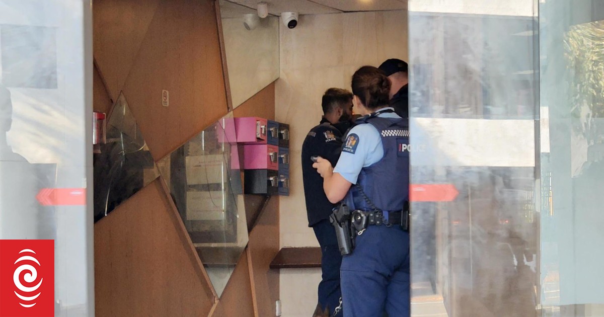 Armed police swarm central Auckland building - Vimarsana News