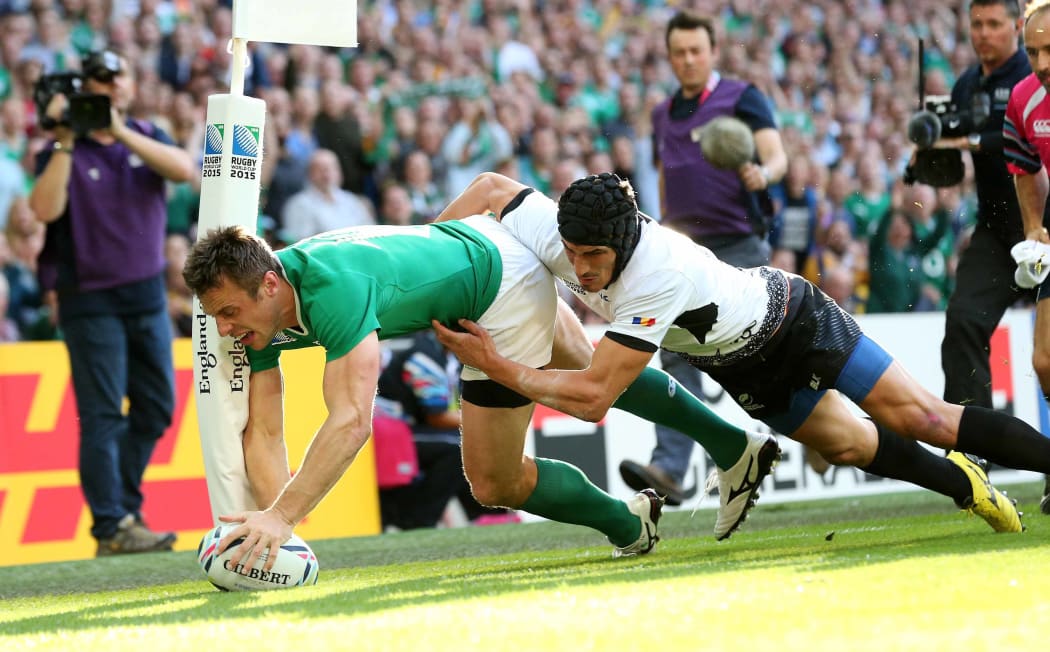 Ireland wing Tommy Bowe scores against Romania RWC2015.