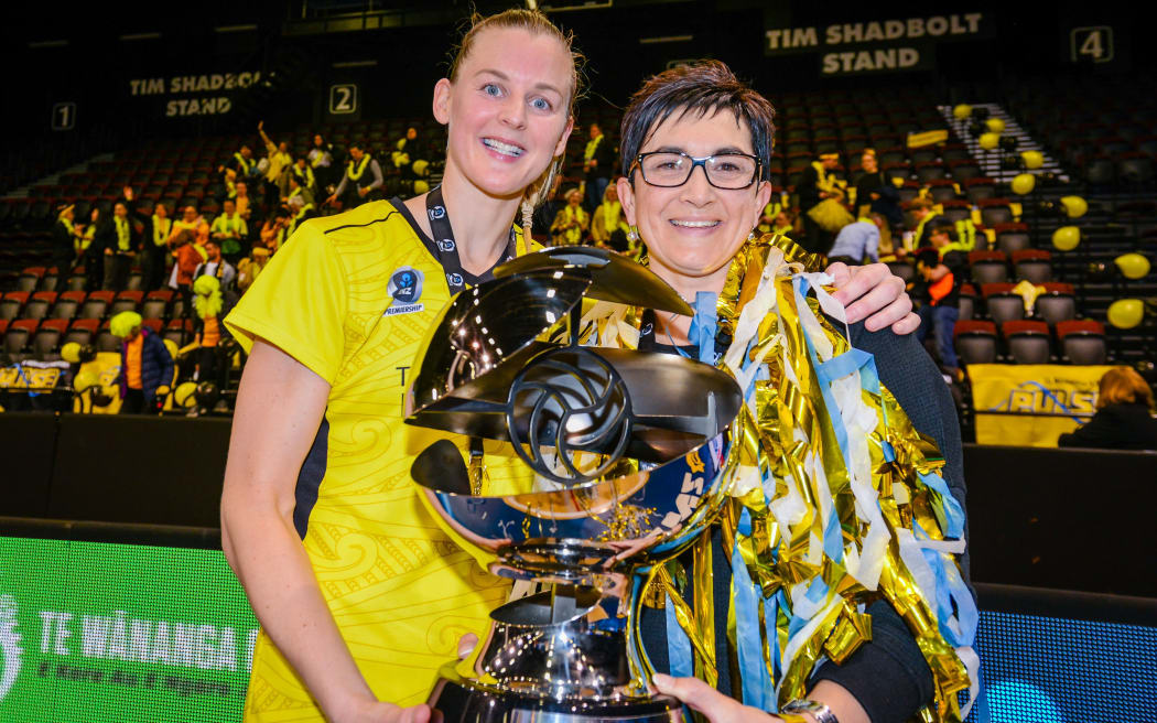 Central Pulse captain Katrina Rore, Pulse Coach Yvette McCausland-Durie after 2020 grand final