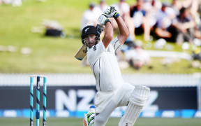 Colin de Grandhomme batting.