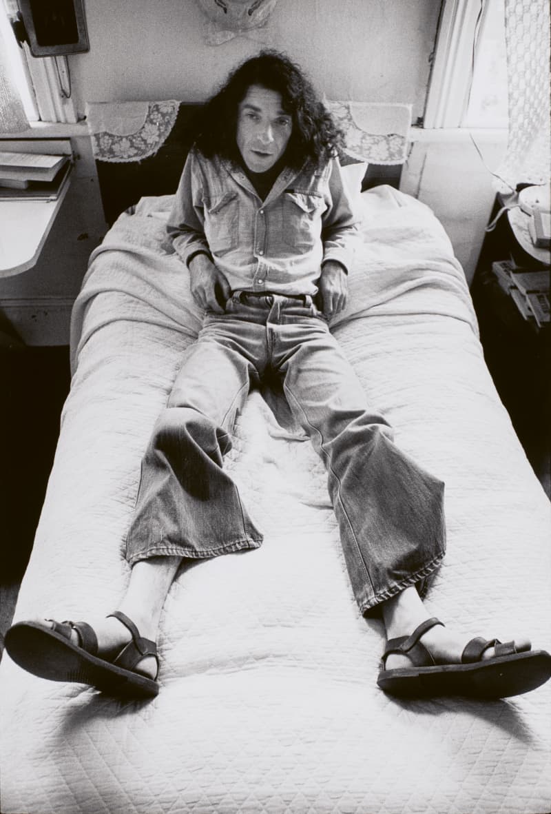 Tony Fomison in Auckland, 1978. Photograph by Marti Friedlander, Marti Friedlander Archive, E. H. McCormick Research Library, Auckland Art Gallery Toi o Tāmaki, courtesy of the Gerrard and Marti Friedlander Charitable Trust.