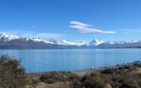 Aoraki/Mt Cook across Lake Pukaki