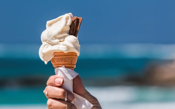 iice cream at the beach