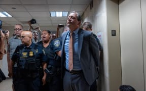 NEW YORK, NEW YORK - SEPTEMBER 18: Comptroller Brad Lander is arrested as he joins 11 local elected officials inside lower Manhattan’s federal building, demanding access to an Immigration and Customs Enforcement (ICE) holding area on the building’s 10th floor on September 18, 2025, in New York City. The Jacob K. Javits Federal Building is where members of ICE, have been arresting dozens of people daily as they arrive for their immigration hearings.   Spencer Platt/Getty Images/AFP (Photo by SPENCER PLATT / GETTY IMAGES NORTH AMERICA / Getty Images via AFP)