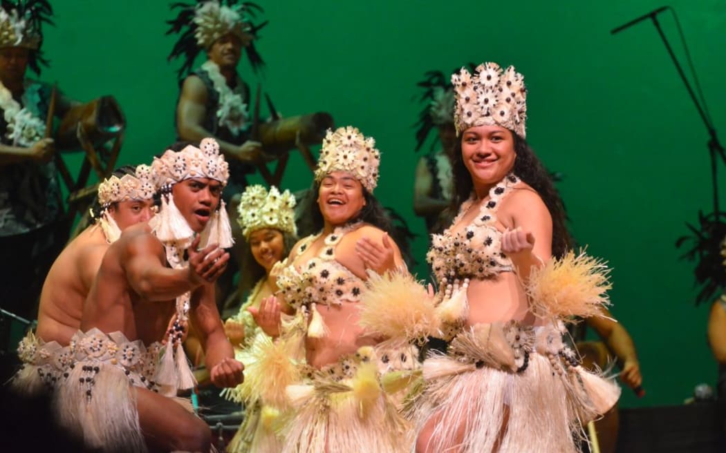 Akatokamanava Mauke Enua with their harmonious, well-choreographed kapa rima. Nicolea Mateariki (left) assisted with the choreography.
