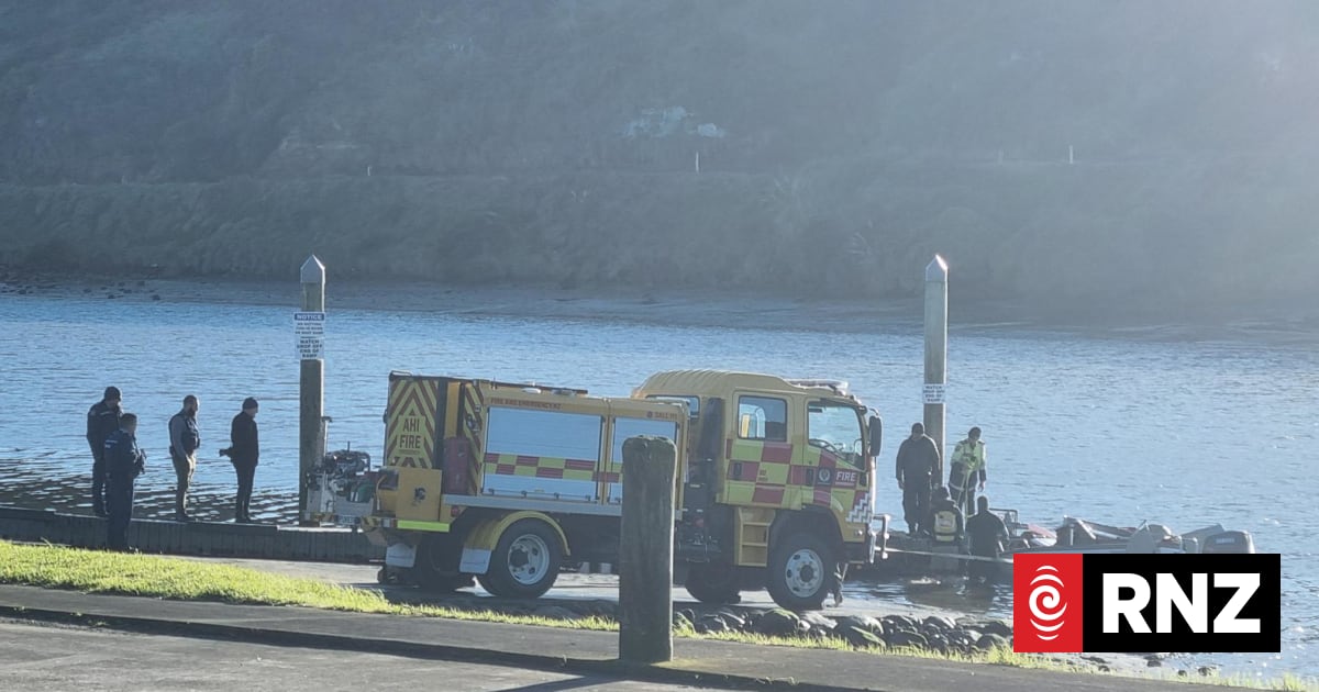 Pātea River Bar tragedy: Coroner highlights lifejacket use after two deaths