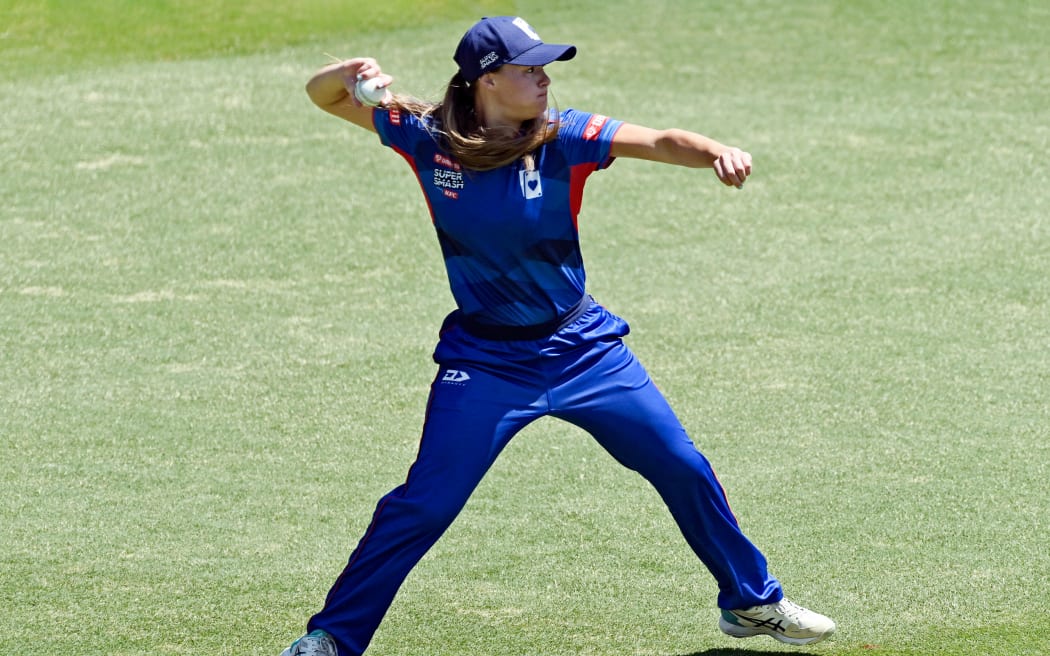 Skye Bowden.
Auckland Hearts v Northern Brave Women at Kennards Hire Community Oval, Auckland on Monday 20th December 2021.
2021-22 Dream11 Super Smash Twenty20 women's domestic cricket competiton.
Copyright photo: Alan Lee / www.photosport.nz