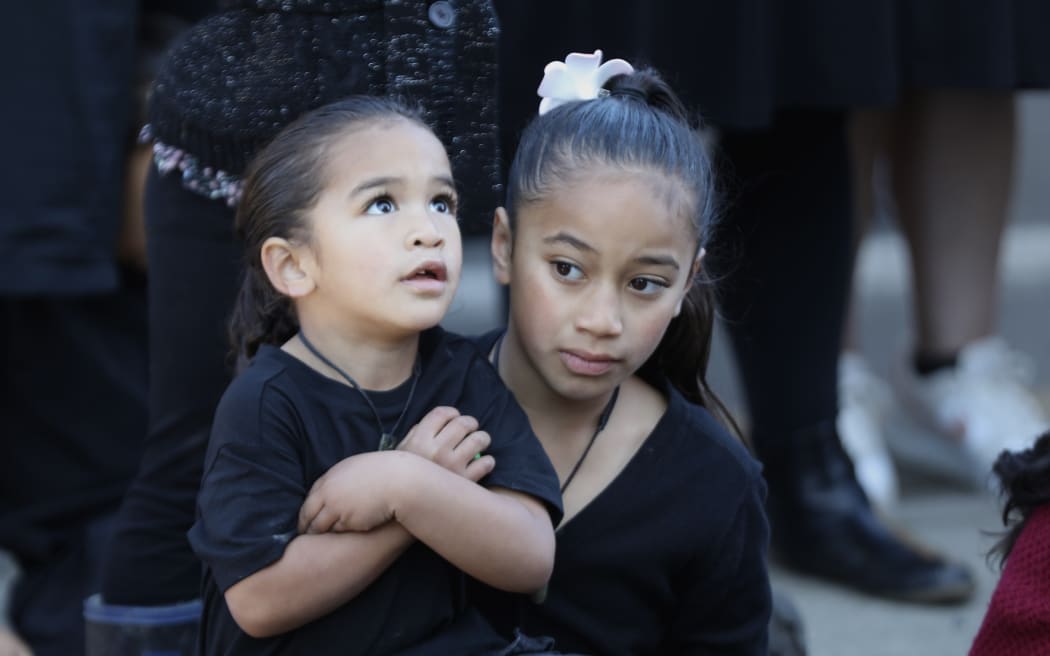 Tamariki watching the livestream while Nga wai hono i te po was crowned Kuini on 5 September 2024.