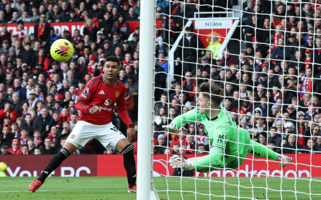 Crystal Palace's English goalkeeper #01 Dean Henderson (R) saves a shot from Manchester United's Brazilian midfielder #18 Casemiro during the English Premier League football match between Manchester United and Crystal Palace at Old Trafford in Manchester, north west England, on March 1, 2026. (Photo by Darren Staples / AFP) / RESTRICTED TO EDITORIAL USE. NO USE WITH UNAUTHORIZED AUDIO, VIDEO, DATA, FIXTURE LISTS, CLUB/LEAGUE LOGOS OR 'LIVE' SERVICES. ONLINE IN-MATCH USE LIMITED TO 120 IMAGES. AN ADDITIONAL 40 IMAGES MAY BE USED IN EXTRA TIME. NO VIDEO EMULATION. SOCIAL MEDIA IN-MATCH USE LIMITED TO 120 IMAGES. AN ADDITIONAL 40 IMAGES MAY BE USED IN EXTRA TIME. NO USE IN BETTING PUBLICATIONS, GAMES OR SINGLE CLUB/LEAGUE/PLAYER PUBLICATIONS. /