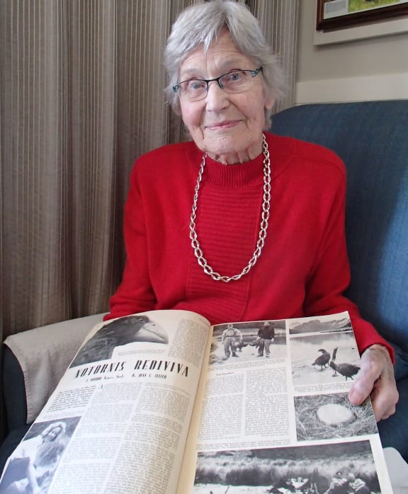 Joan Watson with takahe article