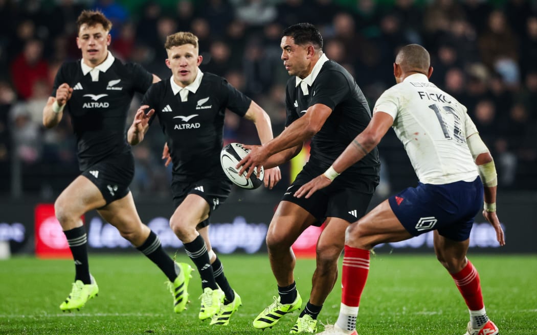 Anton Lienert-Brown looks to pass for the All Blacks against France in the third test at Hamilton, Saturday 19 July 2025.
Photo: Brett Phibbs / Photosport