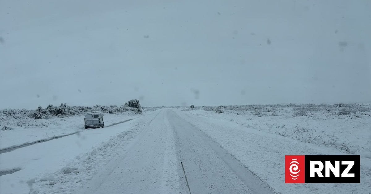 Weather: Chilly blast brings strong winds and snow to South Island