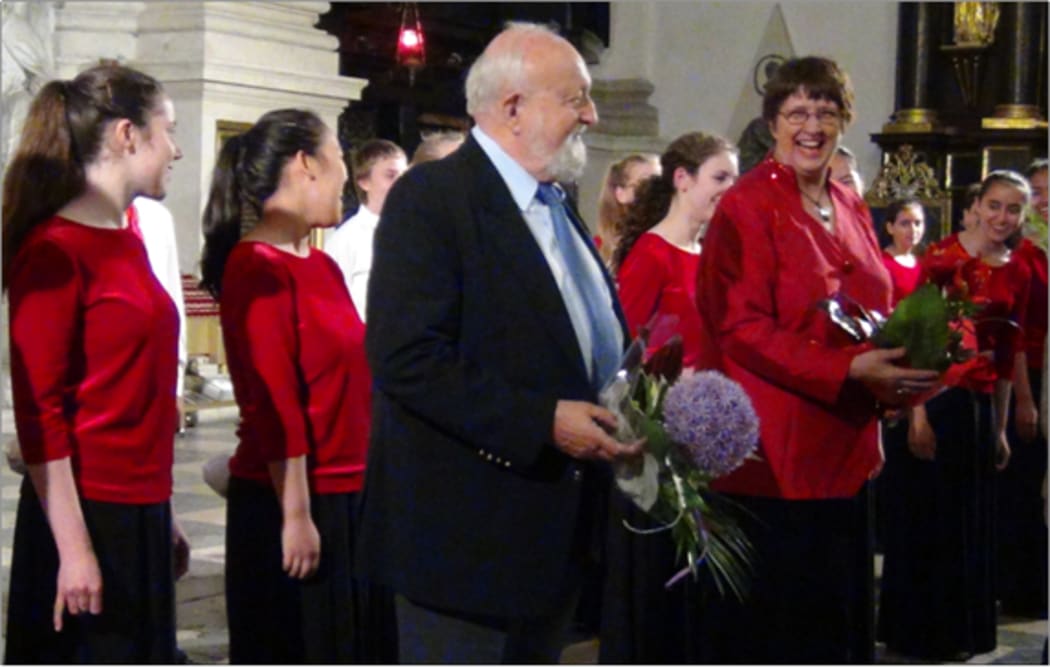 Elise Bradley (right) with composer Krysztof Penderecki and the Toronto Children's Chorus