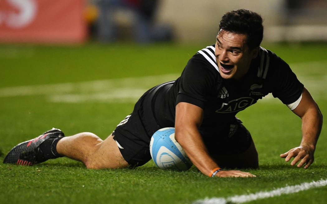 James Lowe scores for the Maori All Blacks at Soldier Field, 2016.