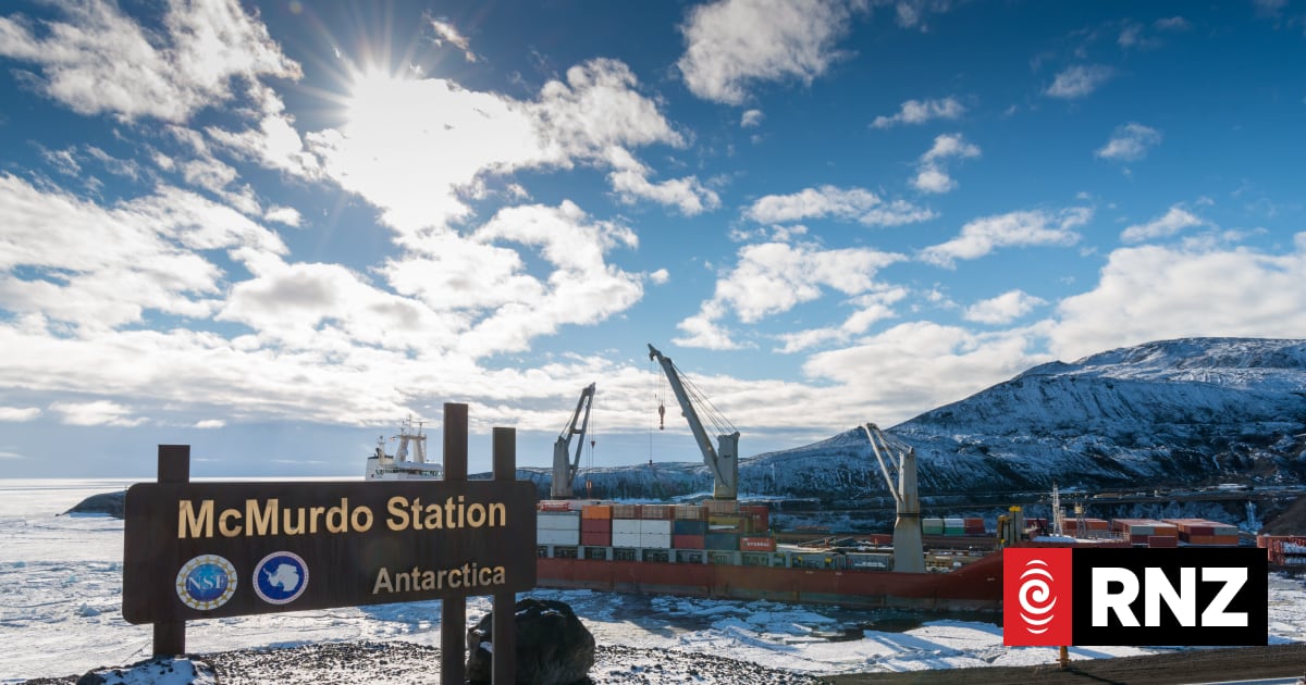 Water restrictions at Antarctic station after power 'blink'