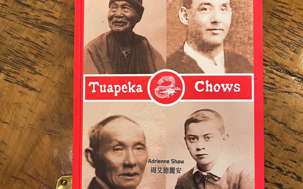 The cover of the book Tuapeka Chows. It shows four portraits of Chinese men.