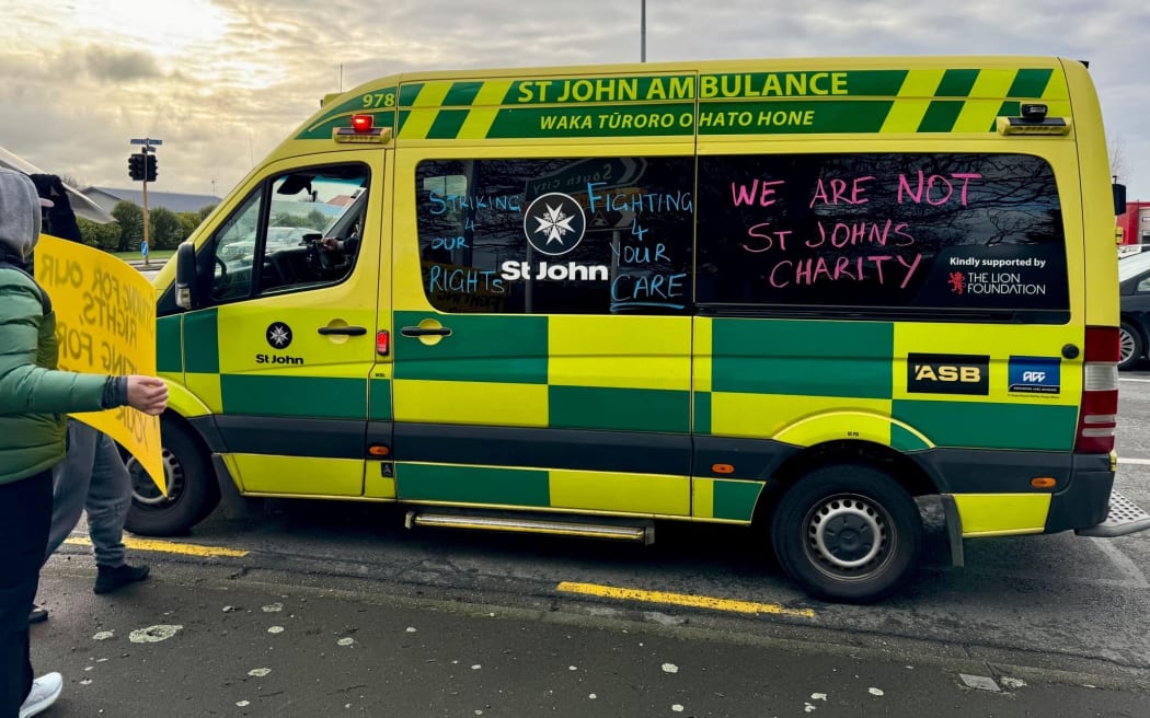 First Union and New Zealand Ambulance Association ambulance officers rallying in Invercargill.