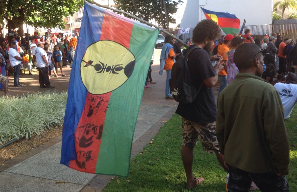 Wednesday 19-07-2017. Protestors in Noumea the Commission politique et citoyenneté du FLNKS et Nationalistes tweeted - "The protest for a right to vote," with an FLNKS flag emoticon.