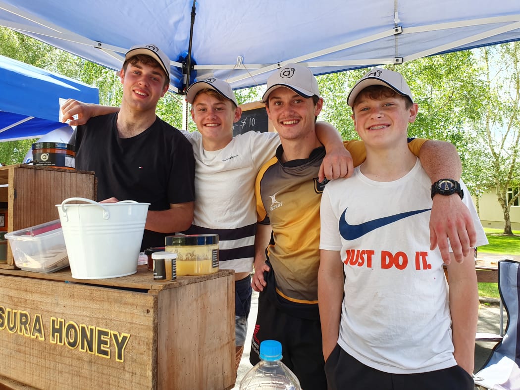 Thomas Williams and Freddie, Jack and George Eschenbach making money from honey