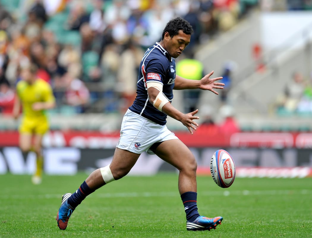 Shalom Suniula playing for the USA at the 2013 London Sevens.