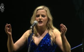 Graeme Downes and band perform 'Dirge'