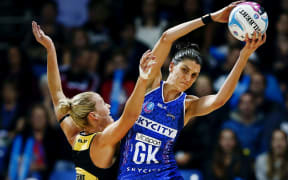 Anna Harrison of the Mystics with an intercept against Chelsea Locke of the Pulse. 2016 ANZ Championship