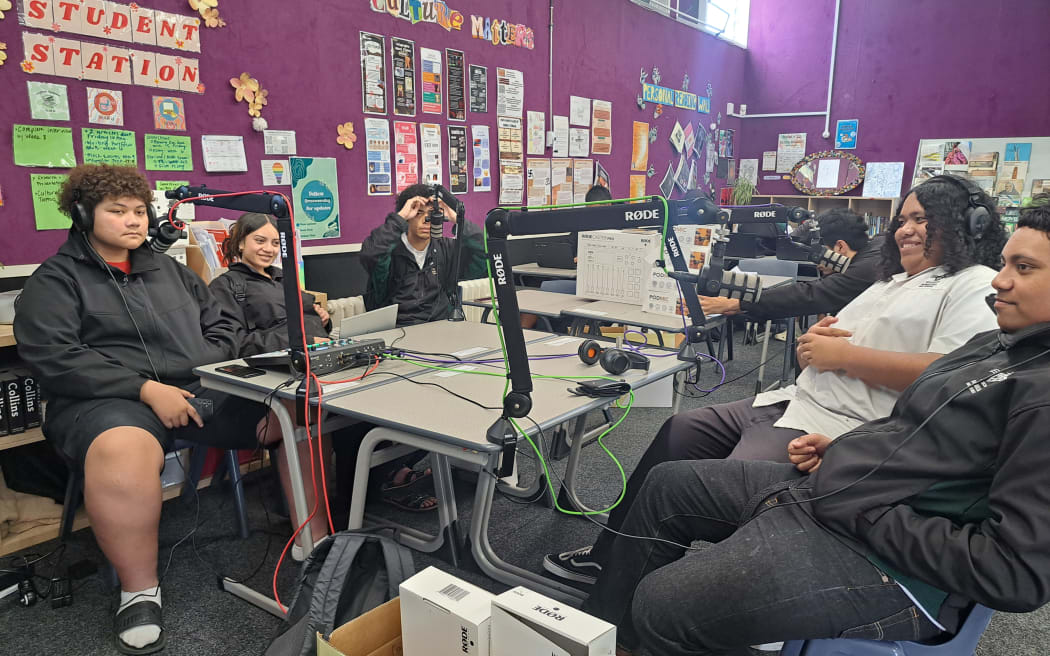 Kura FM students in class.