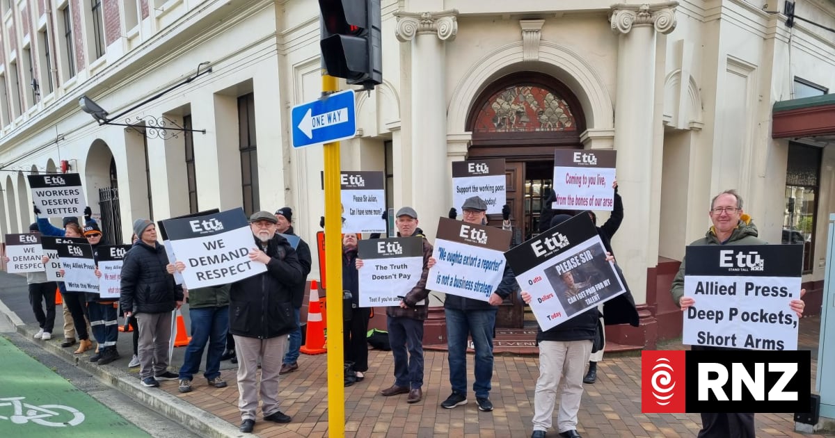 Staff at Otago Daily Times publisher Allied Press strike over pay | RNZ