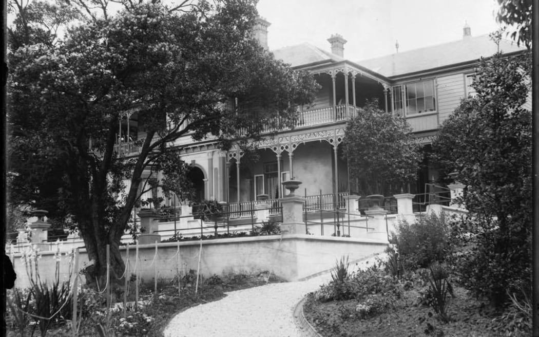 St Keven's - a Karangahape Road homestead built by English entrepreneur David Nathan in 1848 and owned by Thomas Keven.