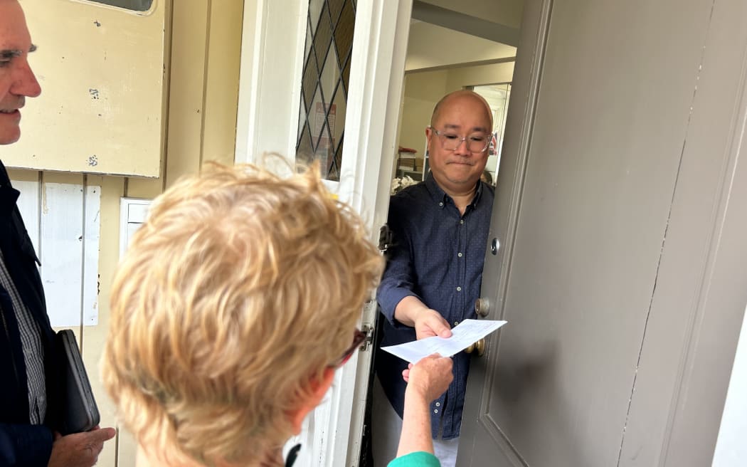 ELE  protest in Wellington - handing in letter to Philippines embassy