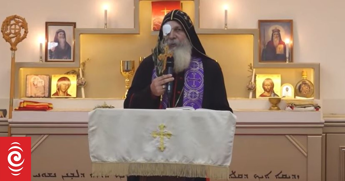 Bishop Mar Mari Emmanuel delivers first mᴀss since alleged stabbing at  Sydney church | RNZ News