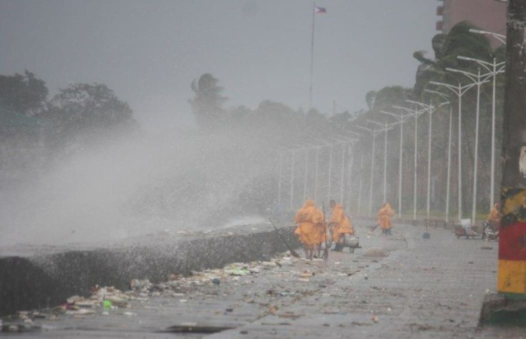 PHILIPPINES, Manila: Super typhoon Koppu hits Roxas Boulevard, in Manila, on October 18, 2015, forcing thousands to flee. - CITIZENSIDE/MARLO CUETO