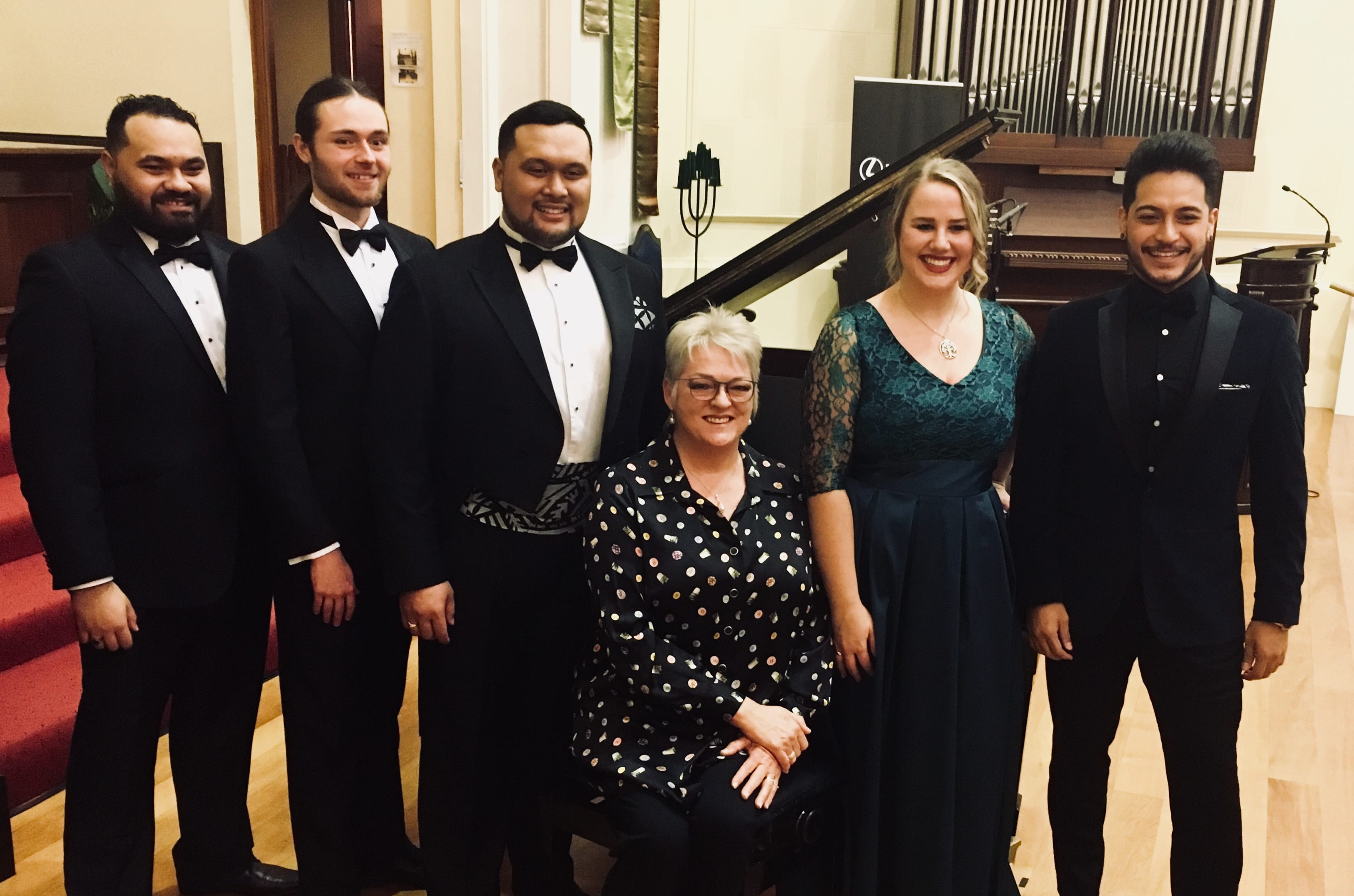 Finalists of the Lexus Song Quest 2018 with judge Lisa Gasteen. L-R: Manase Latu, Joe Haddow, Joel Amosa, Judge Lisa Gasteen, Eliza Boom, Filipe Manu.