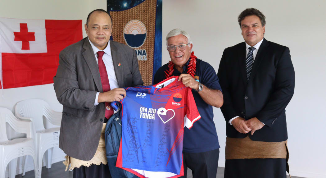 Tonga PM Swiaosi Sovaleni Hu’akavameiliku with Moana Pasifika's Sir Michael Jones and Sir Bryan Williams