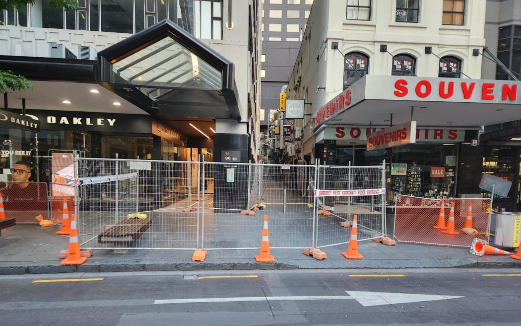 Queen Street morning after falling masonry.