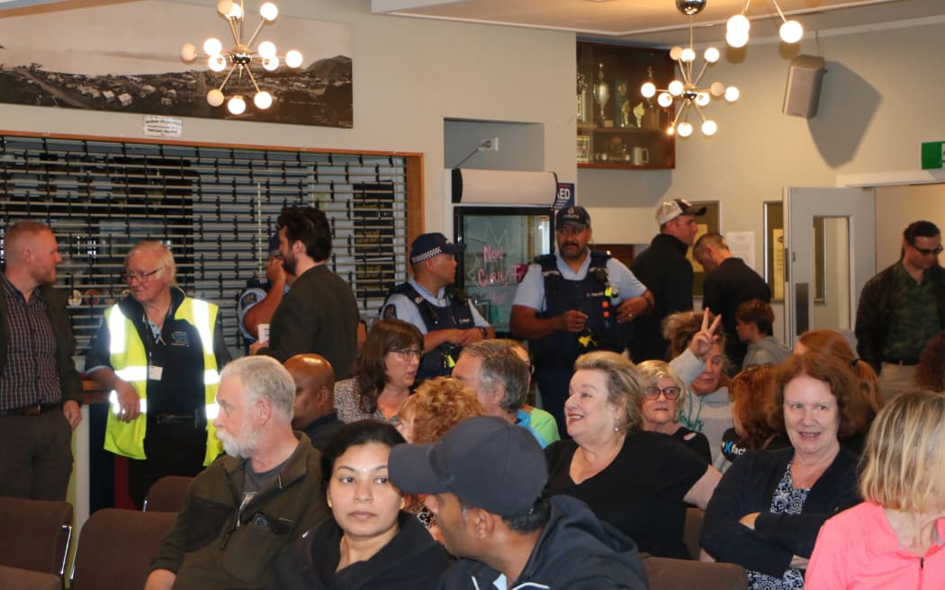 Close to 100 people packed out a community meeting in Seatoun on Tuesday night to raise their concerns about crime on Wellington's Miramar peninsula.
