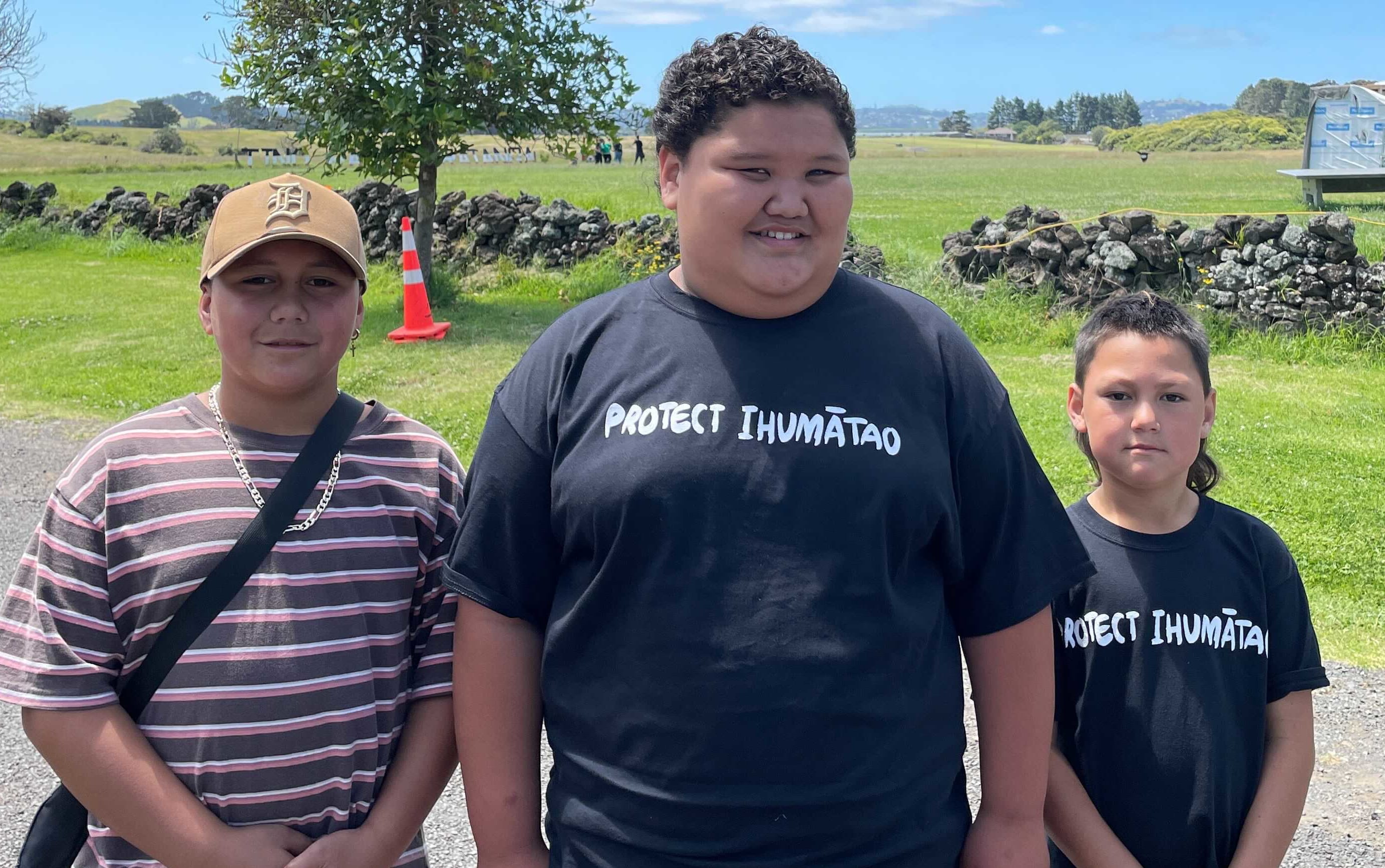 Tamariki who have been protecting/occupying the whenua at Ihumātao.